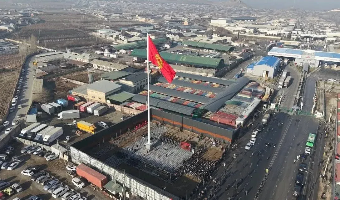 “Достук” бекетине 45 метрлик флагшток орнотулду