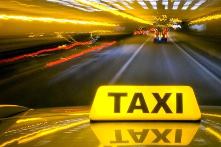 Кыргызстанда 8 айда накталай эмес төлөм менен көрсөтүлгөн такси кызматы 4,7 млрд сомго жеткен