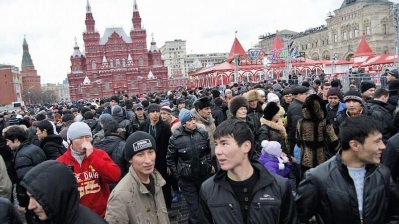 Кыргызстандык эмгек мигранттарына 11 айда 34,3 млн сом өндүрүлүп берилген