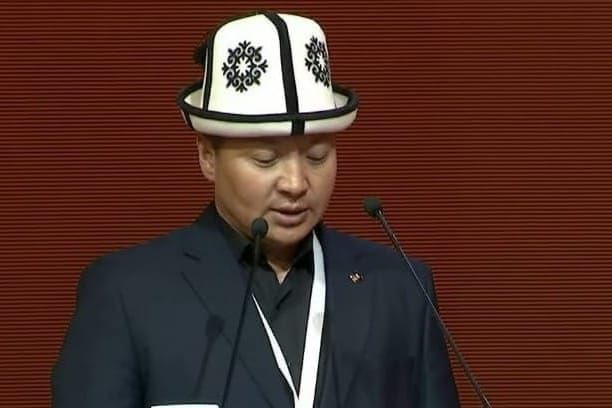 Чоң-Алайдан келген делегат Жекенди айылына заманбап логистикалык борбор курууну суранды