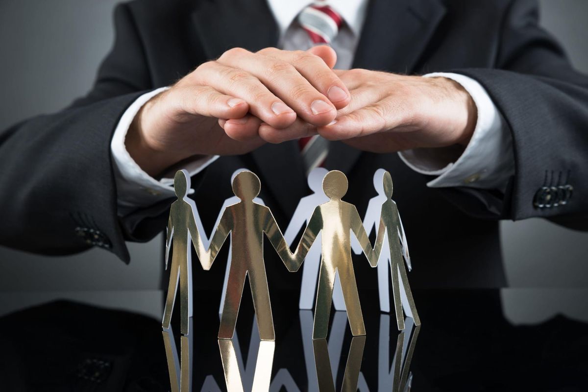 Сокулукта ишкерлерге мыйзамсыз айып салган 10 кызматкер жазаланды