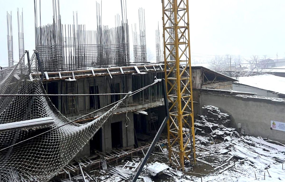 Ошто көп кабаттуу турак үйдүн курулушу текшерилип, эскертүү берилди