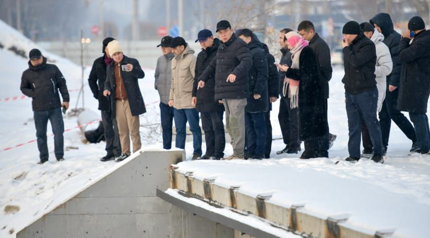 Жибек жолунда курулуп жаткан көпүрөдө сапатсыз тосмолор аныкталды