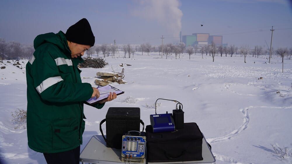 Таштандыны кайра иштетүүчү заводдун өнөр жай калдыктары текшерүүгө алынды