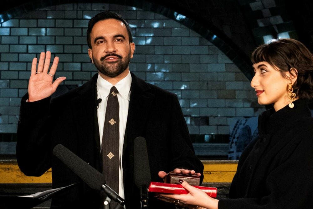 Нью-Йорктун жаңы мэри З.Мамдани Куранга кол коюп ант берди