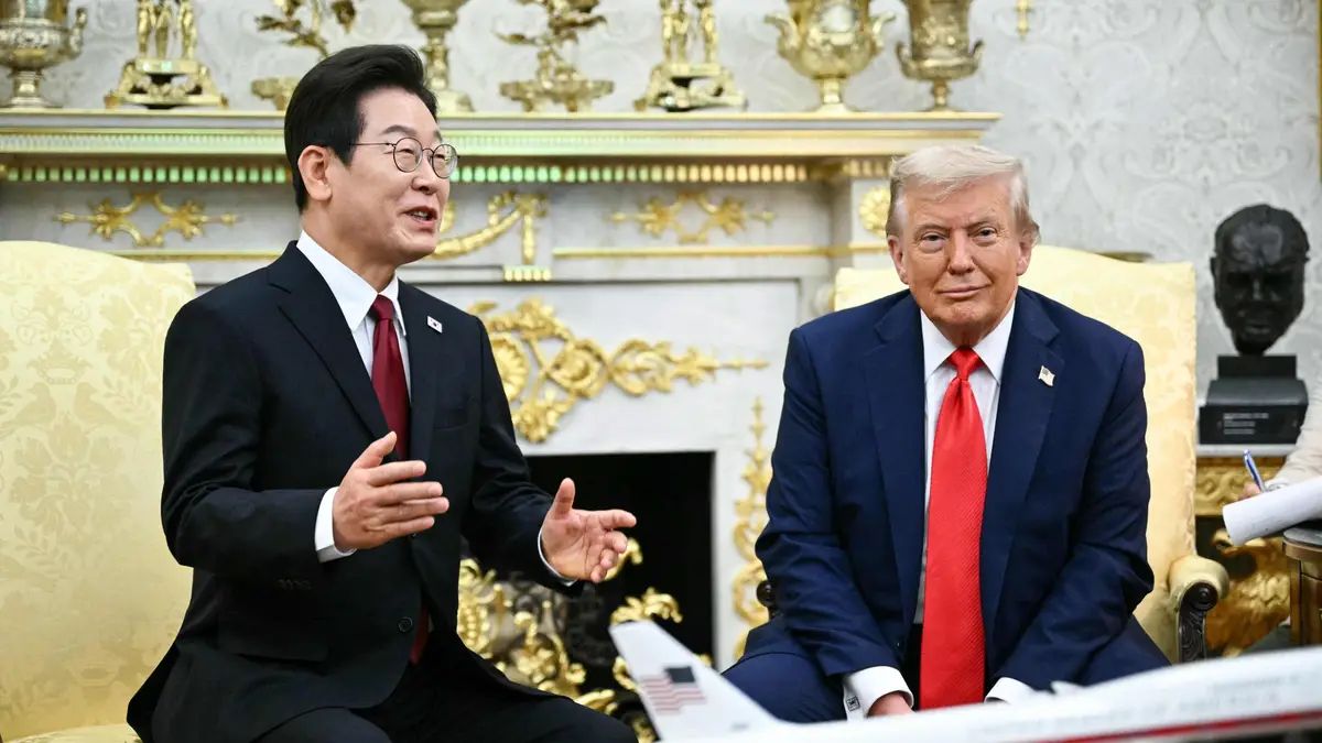 Д.Трамп Түштүк Кореядан импорттолчу товарлардын бажы төлөмүн 25%га жогорулатты