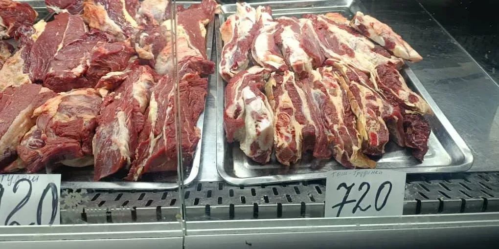 Бишкек базарларында уй эти 800 сомдон сатылып жатканы аныкталды