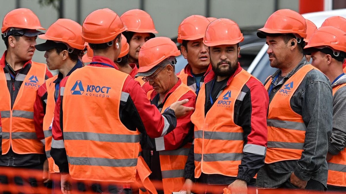 Россиядагы мигранттар кирешесин көрсөтүп, салык төлөй башташат