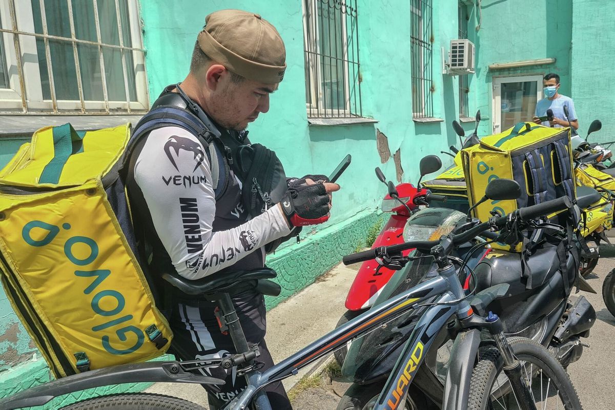 Алматыда курьерлерге талаптар күчөтүлөт