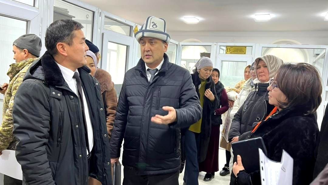 Эмгек министри Ош жана Баткенде социалдык кызматтардын сапатын текшерди