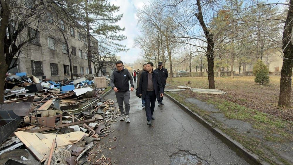 Маданият министри "Кыргызфильм" киностудиясындагы оңдоо иштери менен таанышты