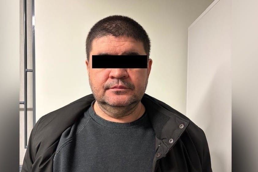 Алтын уютмасы менен пара бергенге аракет кылган адам кармалды