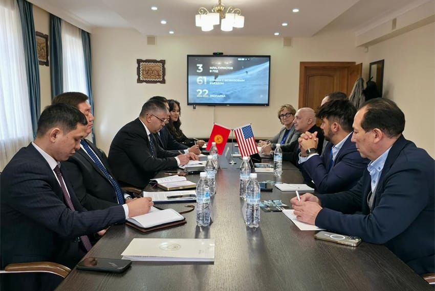 АКШ, Кыргызстан Макмал-Каракол темир жолун курууну талкуулады