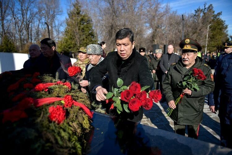 Советтик аскерлердин Афганистандан чыгарылган күнүнө арналган митинг-реквием болду