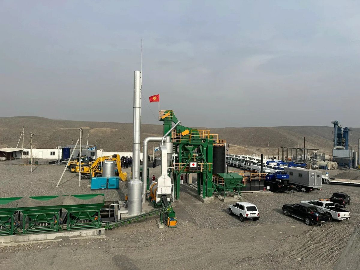 Баткен облусуна 43 жол куруу техникасы тапшырылды