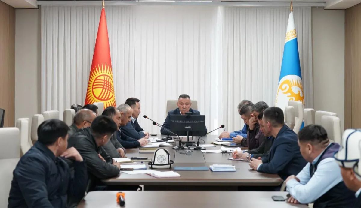 Сузак районунда Кытай – Кыргызстан – Өзбекстан темир жолунун курулушу боюнча жыйын өттү