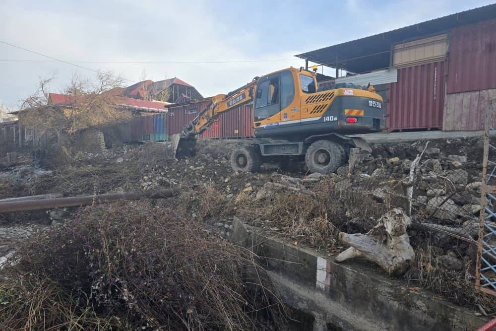 Кара-Суу районунда суу каналдары тазаланып жатат