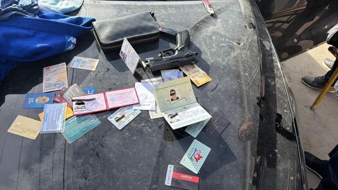 Жүк ташуучу айдоочулардан 15 жыл бою акча "саап" турган кылмышкерлер кармалды