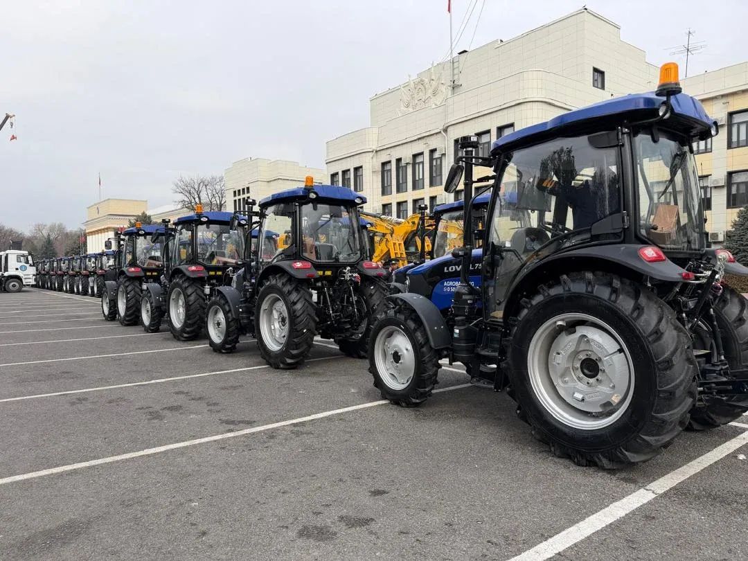 Токой чарбасына 20 жаңы трактор берилди