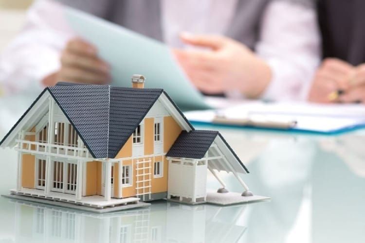 Бишкекте үйүнөн ажыраган 8 жаранга 1 млн сомдон камсыздандыруу берилди