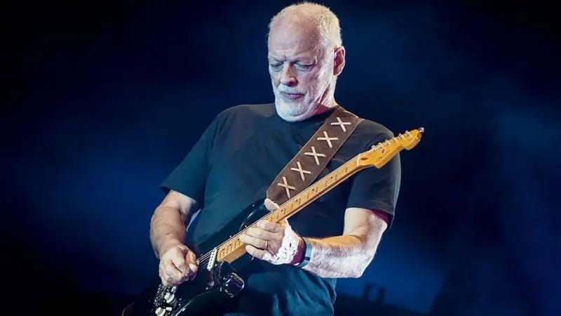 Девид Гилмор колдонгон “Black Stratocaster” гитарасы  14,6 млн долларга сатылды