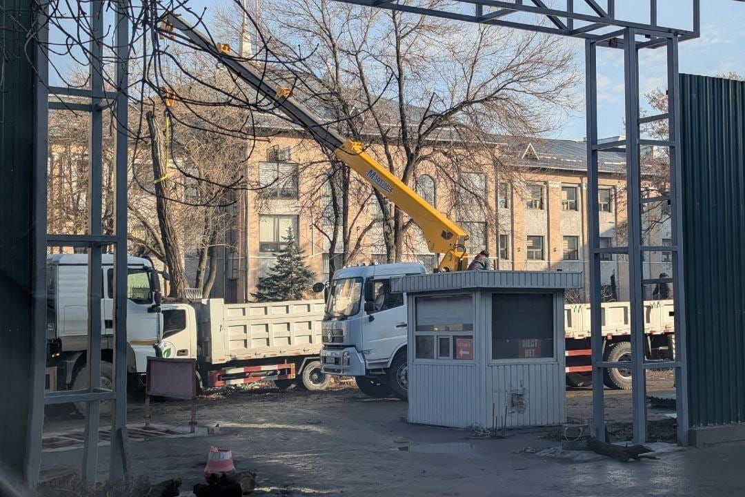 Мэриянын артына 9 кабаттуу имараттын ордуна жер алдындагы паркинг курулат