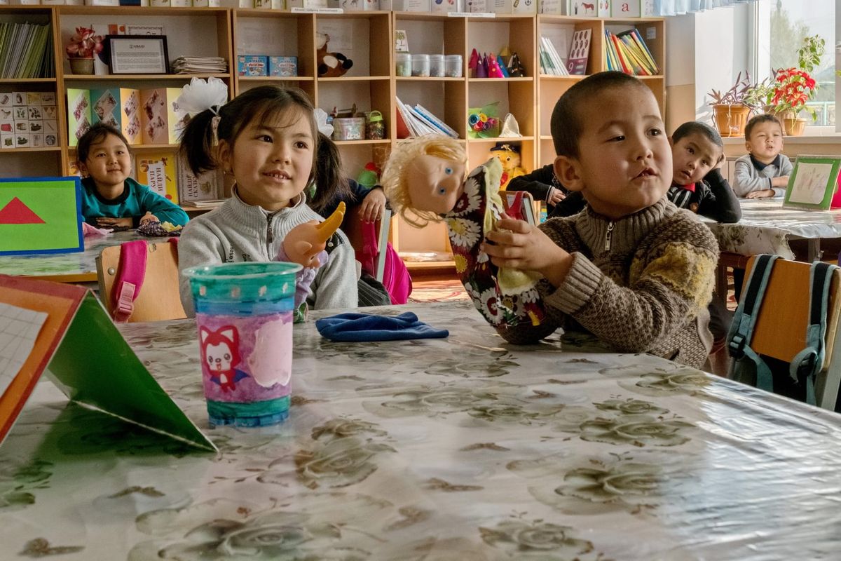 Кыргызстанда 125 775 бала бала бакчаларга электрондук кезекте турат