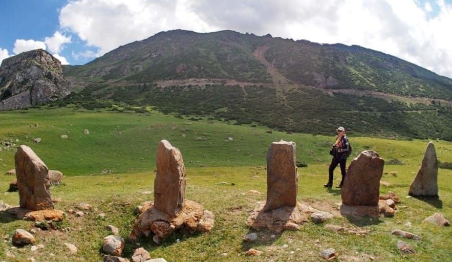 Таластагы Беш-Таш жаратылыш паркына баруучу жолдогу оңдоо иштери.