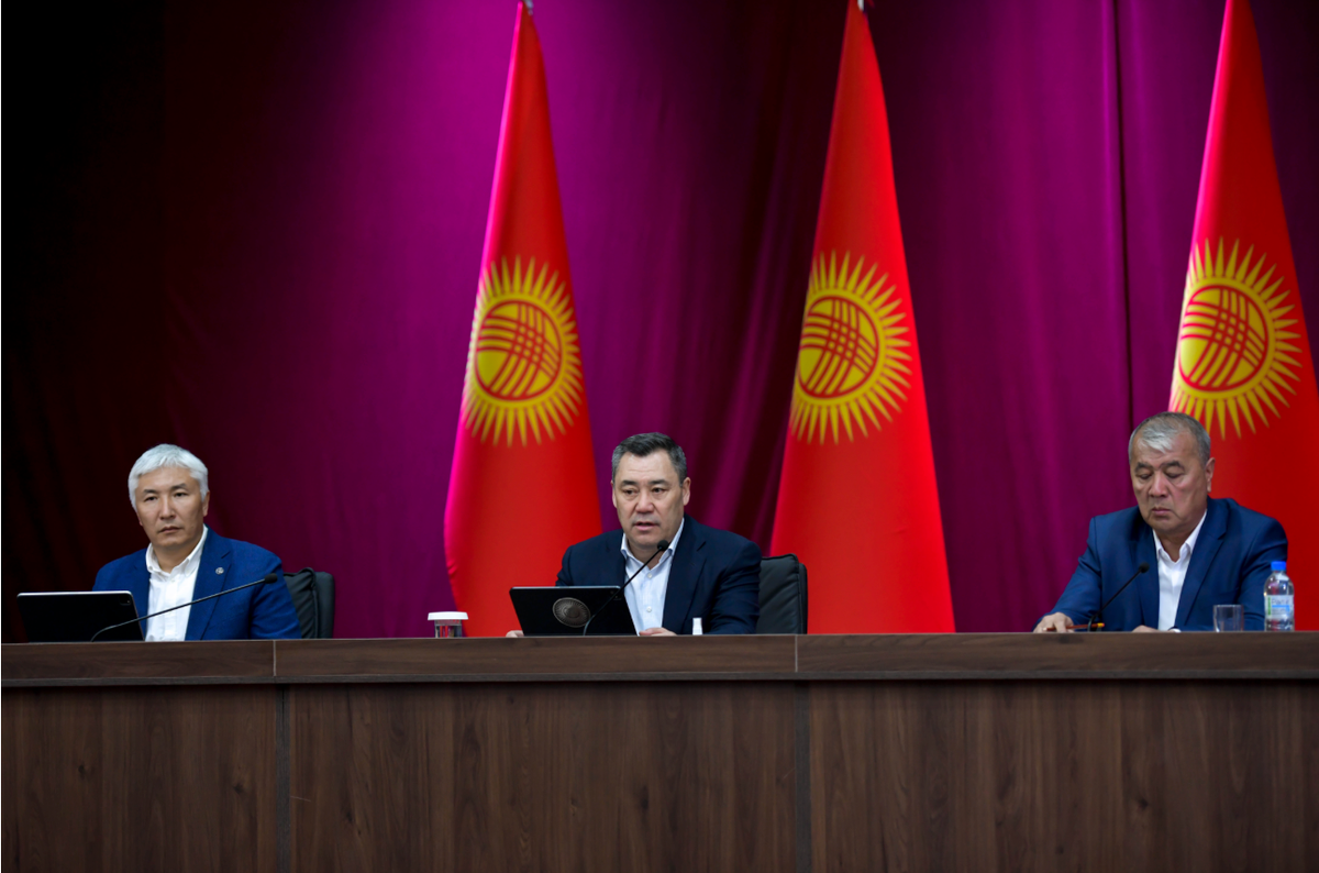 Садыр Жапаров: Ар бир айылга чейин асфальт жол салабыз