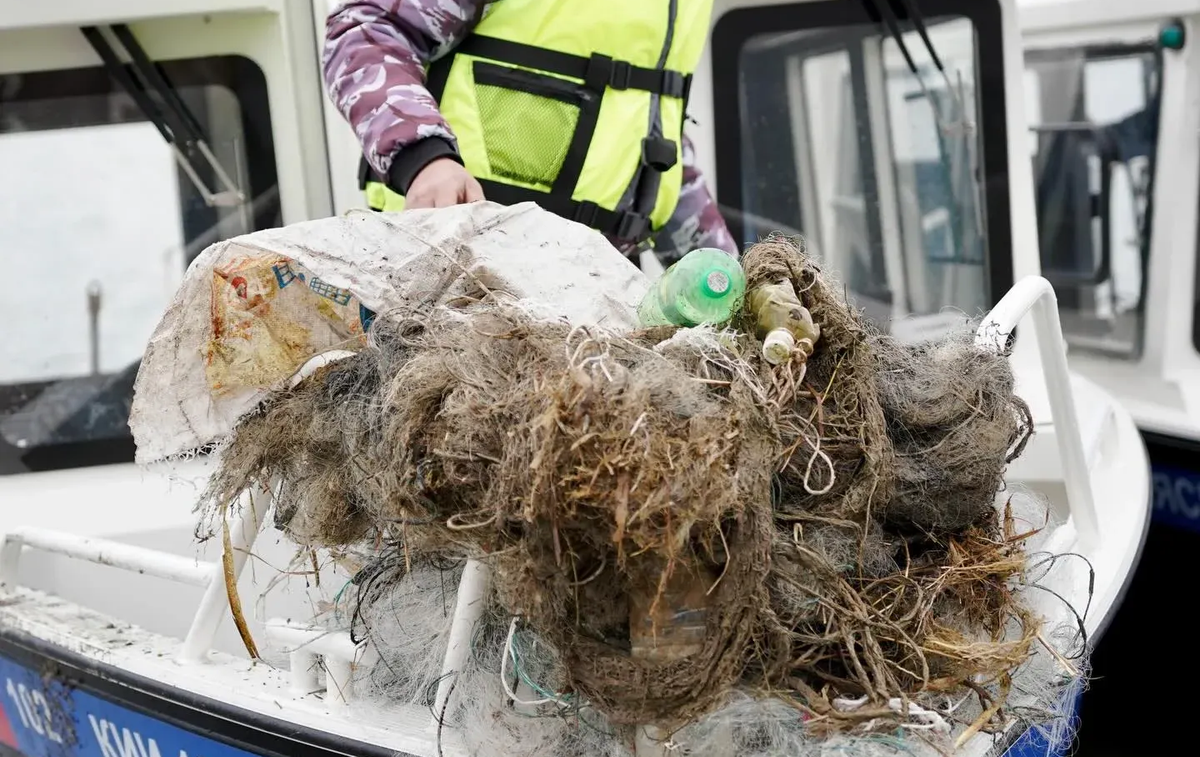 Ысык-Көлдөн 14 200 метр синтетикалык тор чыгарылды