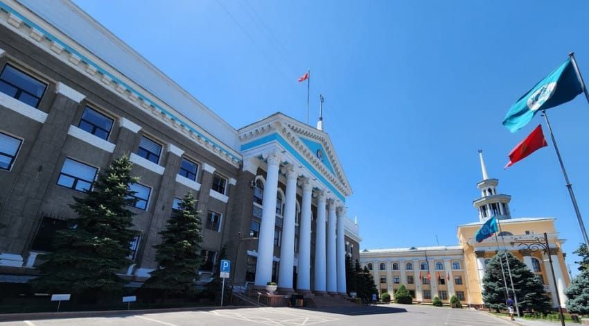 "Адилет" конушундагы суу маселеси боюнча мэрия түшүндүрмө берди