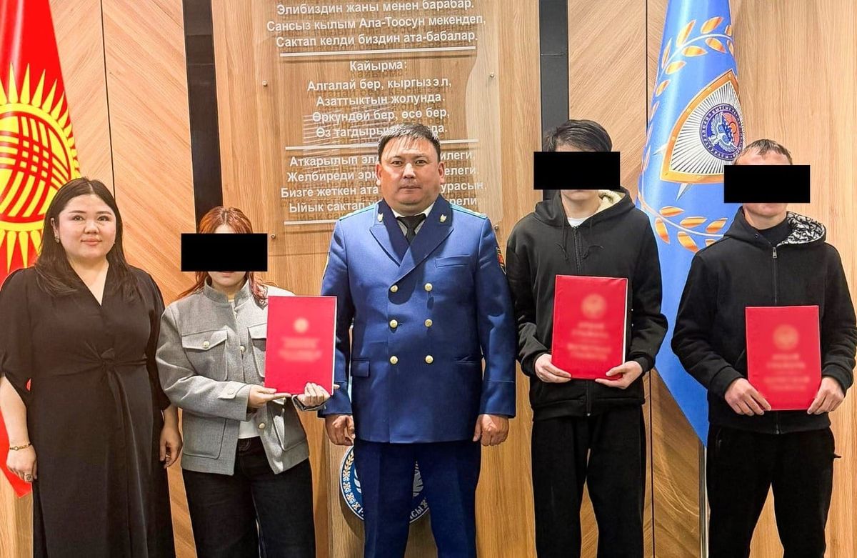 Кара-Сууда ата-энеси жок 3 балага жер берилип, укуктары калыбына келтирилди