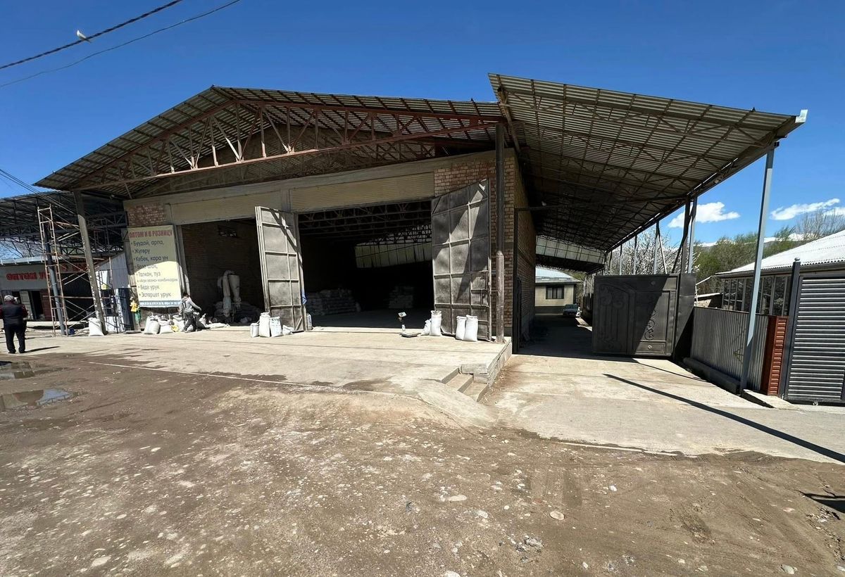 Таласта мыйзамсыз курулуп жаткан соода жайына чара көрүлдү