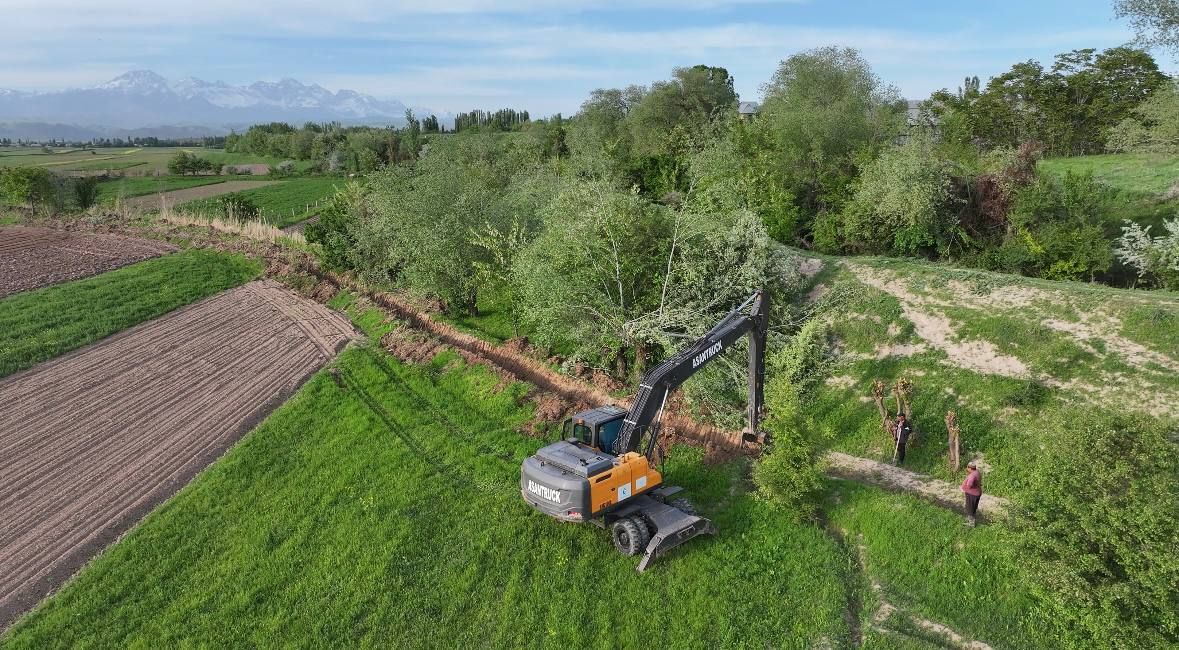 Базар-Коргон районунда ички чарбалык каналдарды тазалоо иштери жүрүүдө