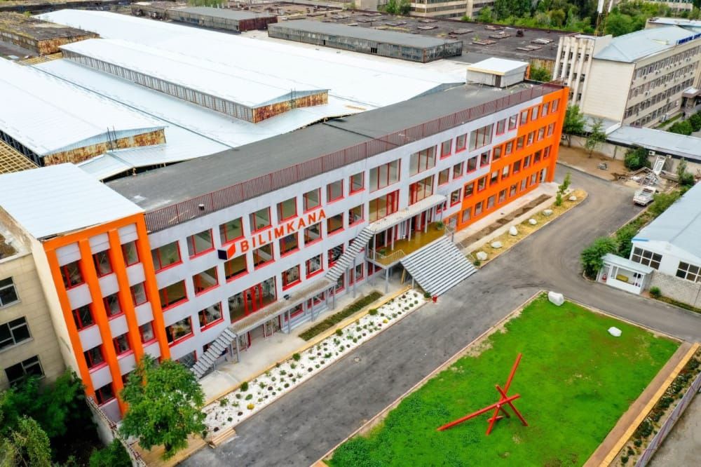 Бишкекте жеке мектептердеги жылдык окуу акысы 1,3 млн сомго жеткен