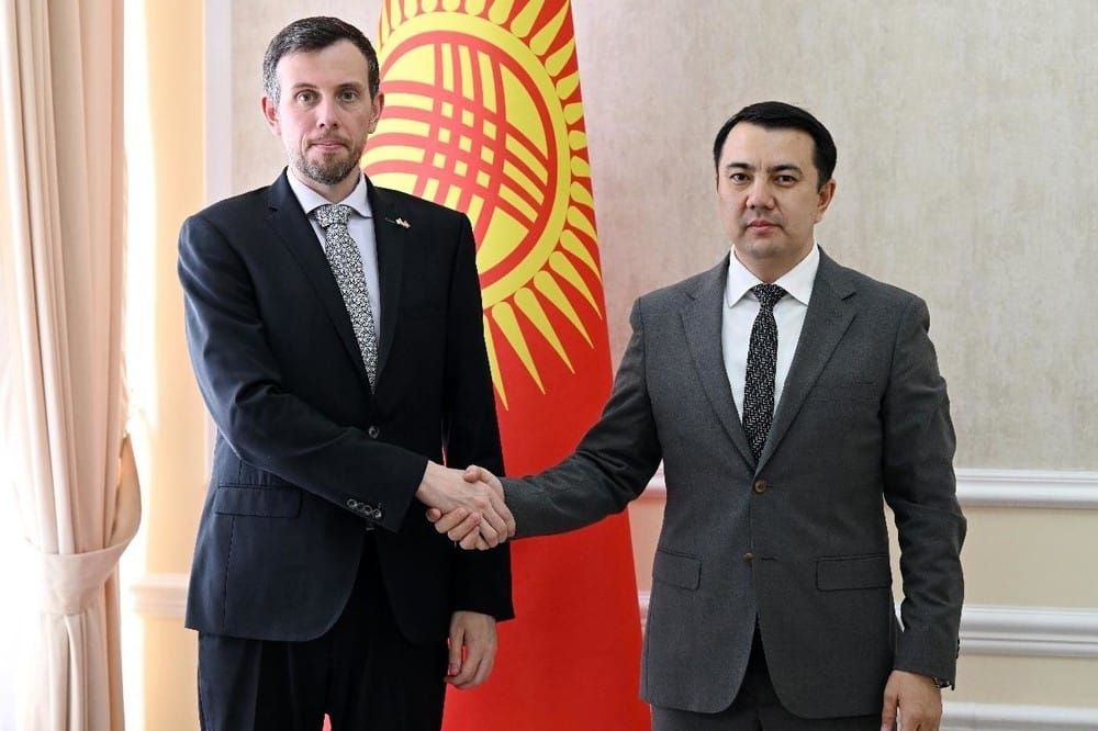 Англия кыргызстандыктар үчүн сезондук иштерге квотаны көбөйтөт