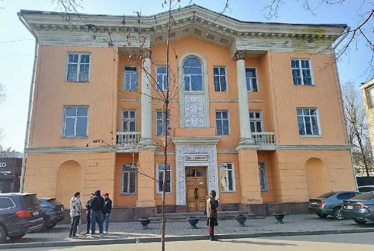 Бишкек административдик соту Сүрөтчүлөр үйү боюнча мэриянын аракетин мыйзамдуу деп тапты