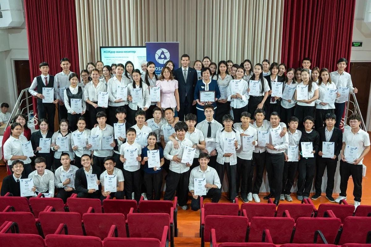 Келечектин кесиби жана таза энергетика: Бишкекте “Атомдук сабак” өттү