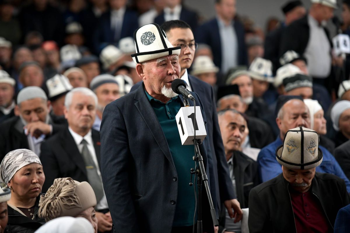 Мамлекет башчы Араванда эл менен жолугушуп, алардын суроолоруна жооп берди