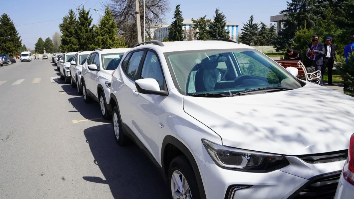 Караколдун муниципалдык кызматтарына унаалар тапшырылды