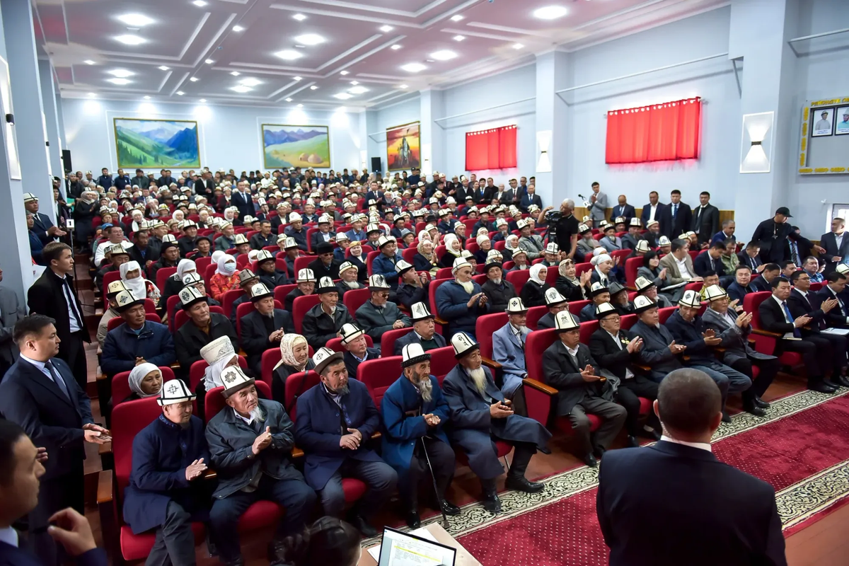 Президент Чоң-Алай районунун айыл чарбасына кошумча каражат бөлүнөрүн билдирди