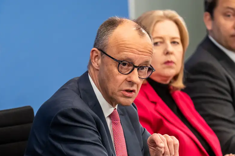 Германия күйүүчү майдын баасын туруктуу кармоо үчүн 1,9 млрд доллар бөлөт