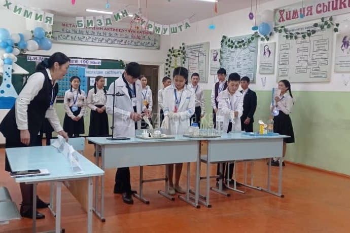 Билим берүү кызматкерлеринин эмгек акысы жогорулатылды