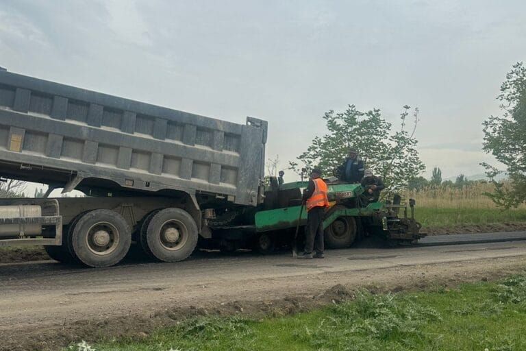Петровка - Нарзан жолуна асфальт төшөлүүдө