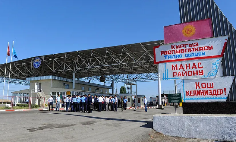 Мыйзамсыз товар ташыгандар “Чоң-Капка” өткөрмө пунктунда кармалды