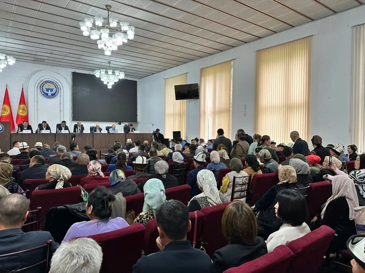Кызыл-Кыядагы элдик жолугушууда 50дөн ашык маселе көтөрүлдү
