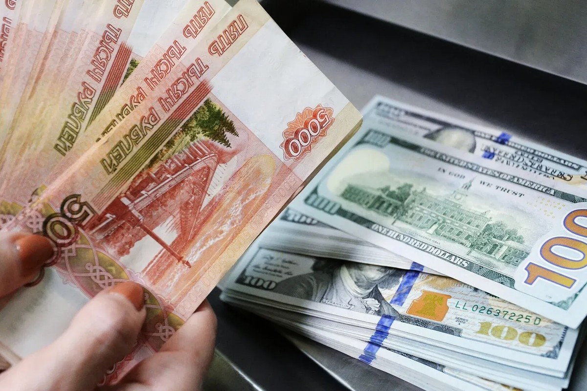 Кыргызстанда рубль кымбаттап, теңге арзандады