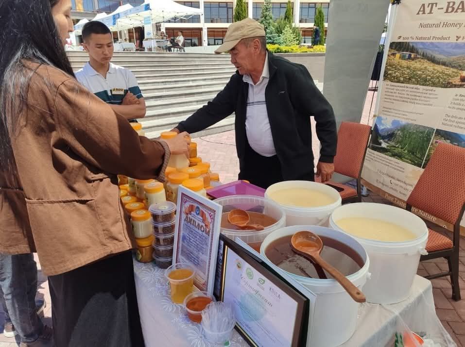Ата мекендик өндүрүүчүлөрдүн көргөзмөсү өтүүдө