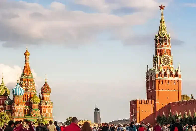 Россиядагы кыргызстандык үй-бүлөгө 2,2 млн рубль камсыздандыруу төлөмү берилди