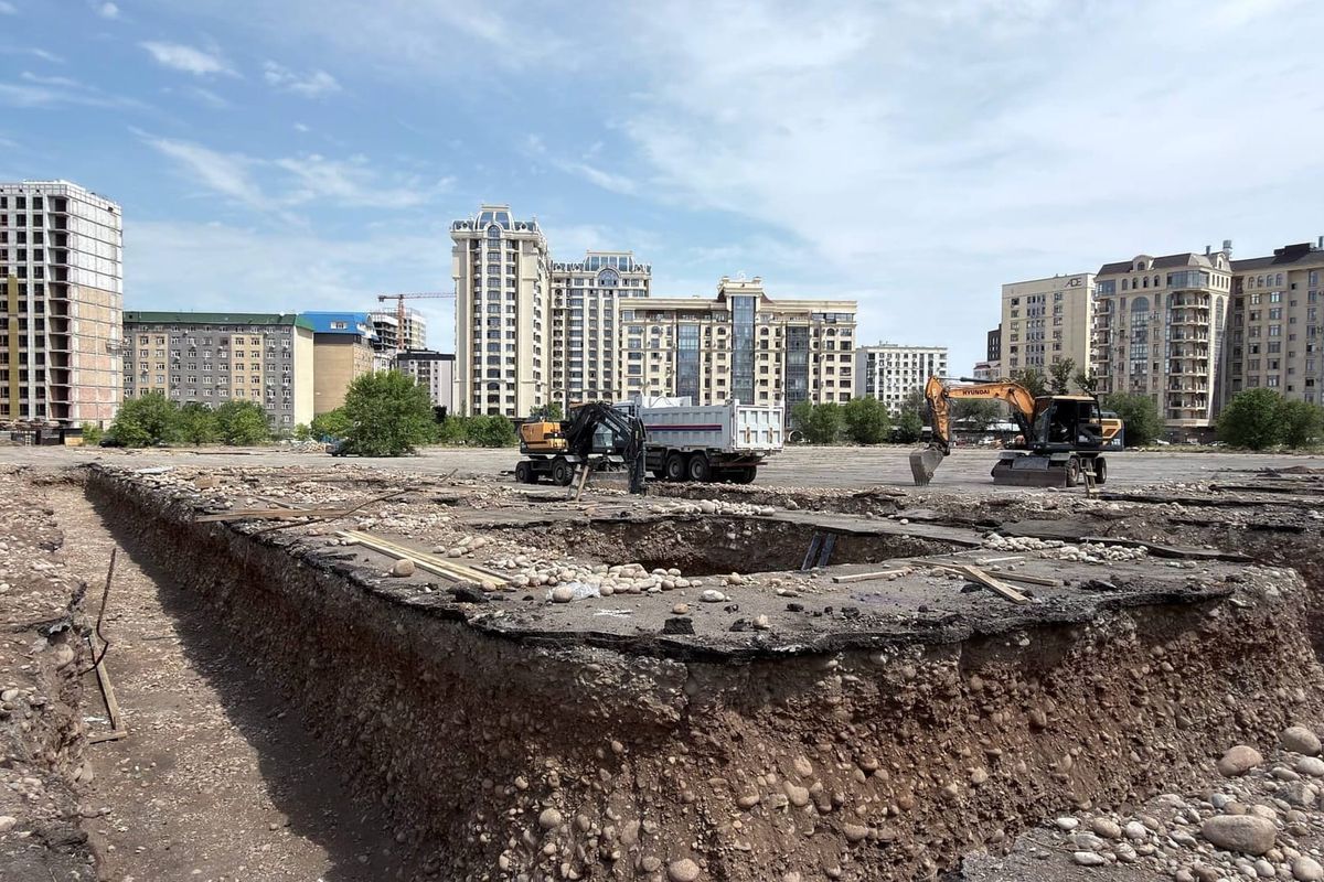 “Манас” университетинде курулуп жаткан жатакананын курулушу токтотулду